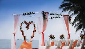Quoi de mieux que de se marier les pieds nus dans le sable, entendre la mer et dire « oui, je le veux » dans un décor paradisiaque. En Images Dix Plages De Reve Ou Se Marier Seychelles Maldives Bali Bahamas L Express Styles