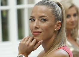 Februar 1982 in sanok) ist eine polnische fitnesstrainerin und personal trainer. Ewa Chodakowska Wywolala Burze Milionerka Szuka Ludzi Do Pracy Nie Uwierzysz Czym Placi Super Express Wiadomosci Polityka Sport