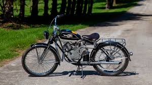 Belt drive touring bike manufacturers. 1951 Whizzer Ambassador W12 Las Vegas 2020