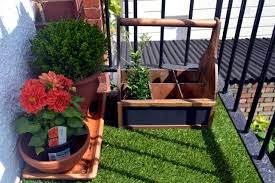 Create a vertical garden on an old wooden ladder to spice up your balcony space: The Synthetic Grass For Balcony And Terrace Easy To Clean And Green All Year Round Interior Design Ideas Ofdesign