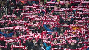 Juni 2021, men kaldes stadig em 2020. Em Fodbold 2021 Dr