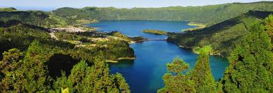 L'archipel des açores est un croisement unique entre les courants riches en aliments venus du nord et je vous propose ce lien du site de l'office du tourisme des açores qui recense tous les spots et. Bus Touristique De Sao Miguel Sao Miguel
