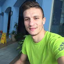 .خط لاعب سموحة محمود عزت وخطف الكرة ويتجه نحو المرمى ليضطر عزت من جذبة ويحصل على بطاقة حمراء مباشرة. Facebook