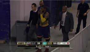 Kyrie irving limps off the court after suffering a fractured knee cap during game 1 of the 2015 nba finals. Kyrie Irving To Have Mri Friday After Leaving Game 1 With Knee Injury Cbssports Com