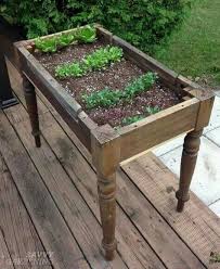Huerto Casero Hecho En Una Mesa De Madera Sin Tablero Jardineria En Macetas Huerto En Casa Huerto