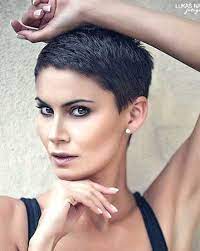 25 Short Hairstyle Trends For Captivating Ladies In 2018 Trendy Super Short Haircut Ideas In 2018 We Will Be L Haarschnitt Kurz Kurzhaarschnitte Haarschnitt