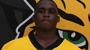 St. James offensive lineman commits to Southern