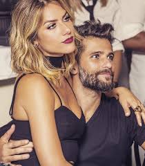 They were dating for 3 months after getting together in jun 2009. Bruno Gagliasso E Giovanna Ewbank Posam Junto Sempre Do Meu Lado Jovem Pan
