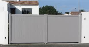 Portail Aluminium Gyt Motorisation Integree Dans Les Montants Portail Portail Aluminium Portail Pvc