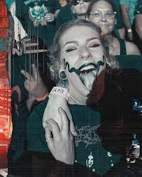 Lisa Minch's Instagram, Twitter & Facebook