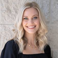 Emily Leonard's Instagram, Twitter & Facebook