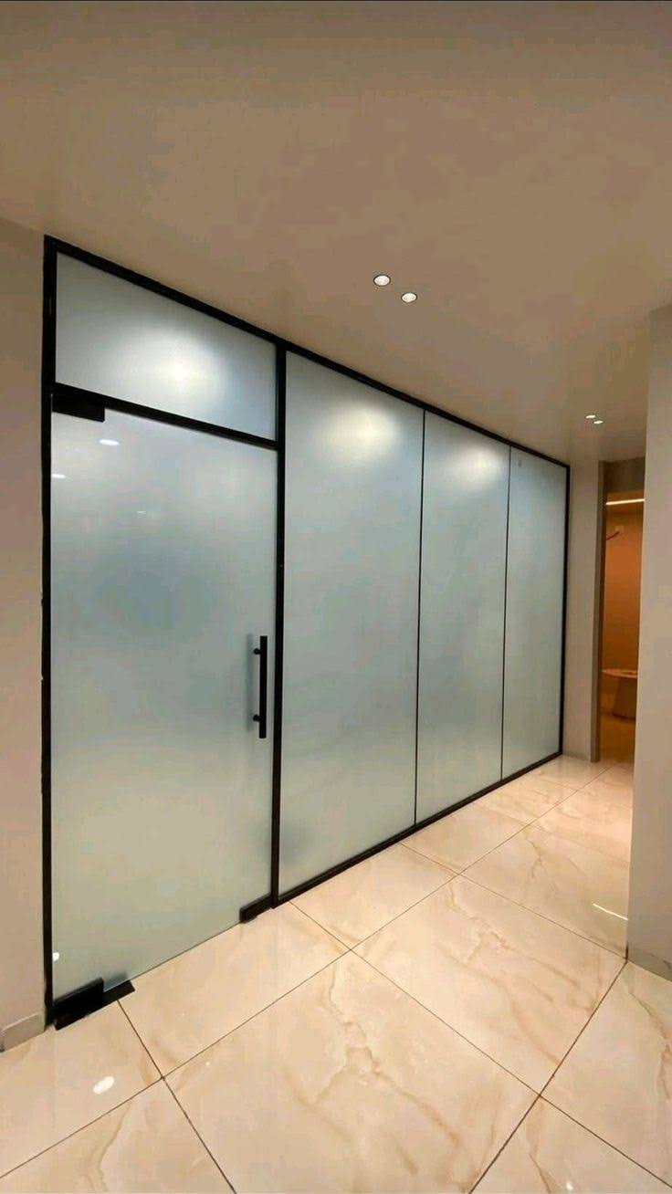 12mm Toughened Glass with Frosted Ozone Hardware product image