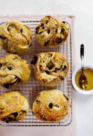 Cinnamon And Golden Raisin Bagels A Beautiful Mess Recipe Golden Raisins Recipes Raisin