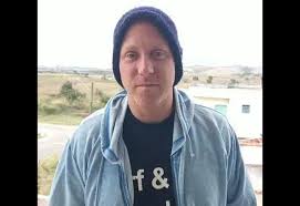 Sérgio hondjakoff desmente rumores sobre cárcere privado em clina de reabilitação. Mnxik86iw5z22m