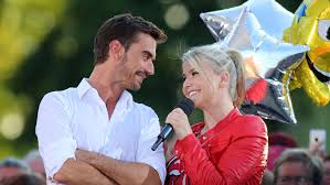 „wir treffen uns oft für gemeinsame sendungen und lachen sehr gerne zusammen (…). Florian Silbereisen Und Beatrice Egli Sangerin Bricht Ihr Schweigen Wir Lachen Sehr Gerne Zusammen
