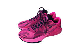 They feature a herringbone rubber outsole that gives you the traction you need to stop, cut, and score at will. Melo Ball 1 Breast Cancer Awareness Cotton Candy Hypebeast