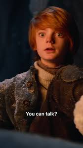 Adolescente De Outro País Fazendo Homenagem Como Cartazes Do Nikolas