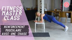 L'exercice de la chaise est un exercice de gainage par excellence. Exercices De Musculation Avec Une Chaise Fitness Master Class Youtube