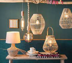 verlichting van natuurlijke materialen als bamboe geweven papier kurk en macrame zorgen voor een lichte e woonideeen slaapkamer interieur interieur woonkamer