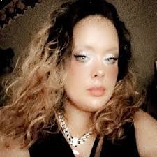 Danielle Hensley's Instagram, Twitter & Facebook