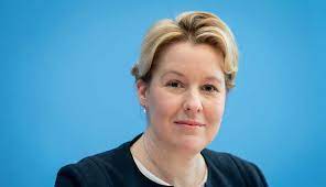 «haben sie so etwas schon mal erlebt? Plagiatsaffare Ministerin Giffey Will Doktorgrad Nicht Mehr Fuhren Forschung Lehre