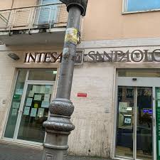 Currently, intesa sanpaolo is among the top banking groups in the euro zone with a market capitalization of eur 18.6 billion. Banca Intesa Sanpaolo Corso Della Repubblica 48 54