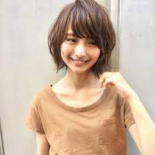 外ハネウルフカット ショートボブ ヘアスタイル 女の子のヘアカット