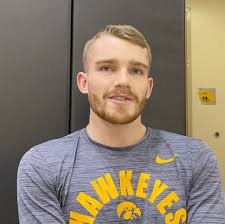 What it's like for gray-squad men to face Iowa women in practice