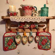 30 Fun And Fresh Decor Ideas To Make Your Kitchen Wall Looks Amazing Homelovers Pioneer Woman Kitchen Pioneer Woman Kitchen Decor Farmhouse Kitchen Decor