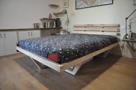 Diy Lit 160x200 En Bois D Arbre En 2020 Lit 160x200 Diy Lit Faire Un Lit