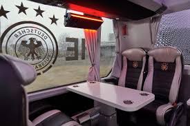 Comfort class hd mannschaftsbus dfb 2 dcs : Dfb Elf Von Jogi Low So Sieht Der Neue Hightech Mannschaftsbus Aus