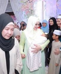 9,964 likes · 71 talking about this. Gambar Sekitar Majlis Maulid Nabi Akikah Tahnik Anak Siti Nurhaliza Media Hiburan