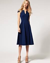What A Skirt That Falls Below The Knee And A Cute Neckline Yes Please Fashion Pretty Dresses Pretty Outfits
