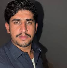 جرمنی ژب پوهاند سباستیان هاینه د پښتو او دري تر څنګ په ۴۰ ژبو روان غږیږي.  هغه ولې یوازې پښتو نوم ځانته ایښی؟ له هغه سره د پښتنو د ژبنۍ غنا، تاریخ