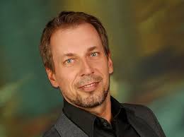 Fragen an wissenschaftliche Mitarbeiter:innen