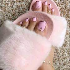 El estilo frances están siempre a la moda en cuanto a decoraciones tanto de pies como de manos, pero esto es un para obtener este aspecto, debes pintar todas las uñas de color blanco. Pintado De Unas Del Pie Francesa Frenchnails Unasfrancesas Unasfrench Frenchstyle Nails Nailart Unasdec Cute Toe Nails Pedicure Designs Toe Nail Designs