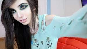 Viral petition body shames YouTube star over possible eating disorder |  Mashable