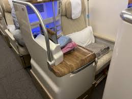 エミレーツ ビジネス クラス 搭乗 記