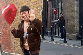 Check spelling or type a new query. Fans Can T Believe Ryu Jun Yeol Ended Up In An Instagrammer S Video For Valentine S Day While Traveling In England Soompi