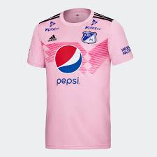 A través de redes sociales, los 'embajadores' dieron a conocer su nueva vestimenta, que salió al mercado desde este viernes, la cual tiene los rasgos característicos del cuadro azul. Adidas Camiseta Millonarios Adidas 70 Anos Rosa Adidas Colombia
