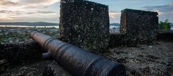 Expand_more now a block of limestone, in itself, isn't particularly that interesting. Limestone Batu Kapur Negeri Seribu Benteng