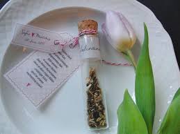 Wundervolles Zartes Gastgeschenk Zur Hochzeit In Dem Reagenzglas Befindet Sich Auf Transparentpapier Bedruckt Der Gastname Und Ca In 2019 Gastgeschenke Hochzeit Blumensamen Gastgeschenke Hochzeit Und Hochzeitsandenken