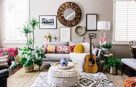 Effortless Boho Style Transforms A 90s Cookie Cutter Home Boho Living Room Decor Boho Living Room Anthropologie Living Room
