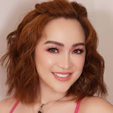 La Moon pa more sa pa-buffet dinner ng Beezy MegaSoft VP Ms.Aileen Choi  Go.🌚