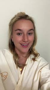 Vicki Crump's Instagram, Twitter & Facebook