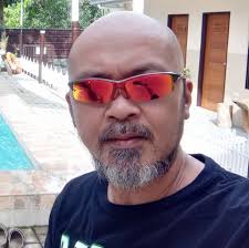 Moto vlogger na nagviral dahil sa pag d!rty f!nger kakasuhan! Deserve nya  ba ang kasuhan? Ano ang opinyon mo dito? ‎