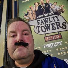 So I popped in 4 a pint after work and ended up bumpin into this fine down  to earth gentleman...Mr Ray Mathias...a proper true legend not just of  Tranmere but in football