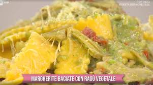 È quasi la stessa ricetta del risolatte, anche se impreziosito con delicate variazioni spagnoli e gauce. Margherite Baciate Con Ragu Vegetale Ricetta Di Fabio Potenzano Ultime Notizie Flash