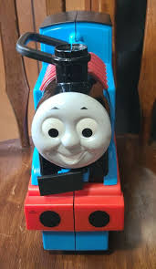 THOMAS LE MOTEUR CITERNE EMPORTE-TOI AVEC QUELQUES TRAINS ET VOITURES...