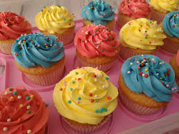 Per realizzare la crema al burro bisogna prima di tutto diluire 200 g di zucchero nell'acqua. Crema Al Burro Meringata Sloppina In Cucina Fragole E Vaniglia